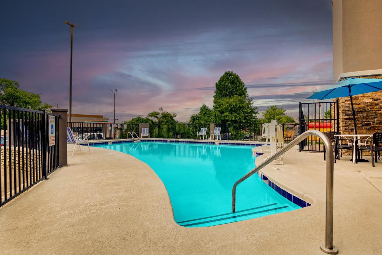 Holiday Inn Express Nashville W-I40 By Ihg Esterno foto